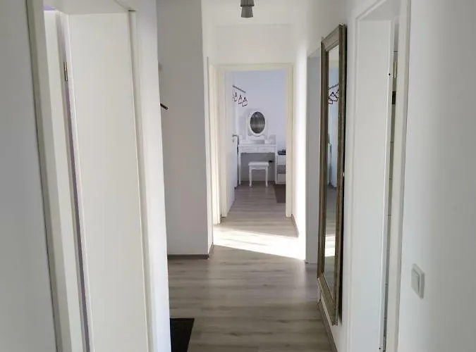 아파트 Geraeumige 4 An Den Kaiserthermen